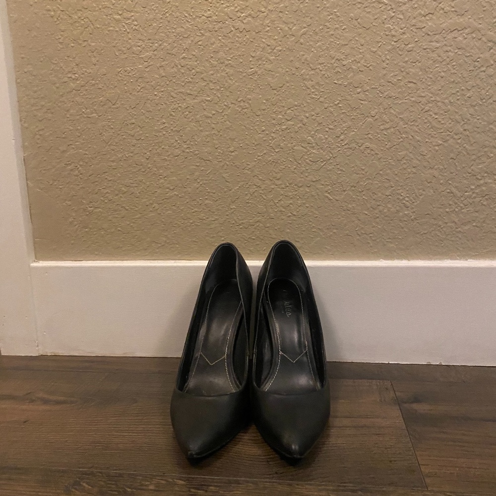 Charles David black pumps size 7.5